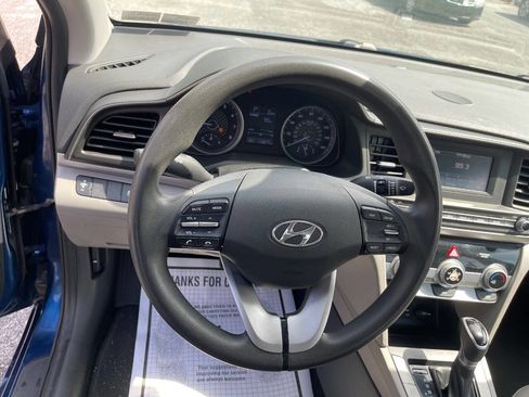 Used 2019 Hyundai Elantra SE FWD image 14