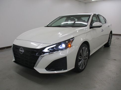 New 2025 Nissan Altima 2.5 SL image 1