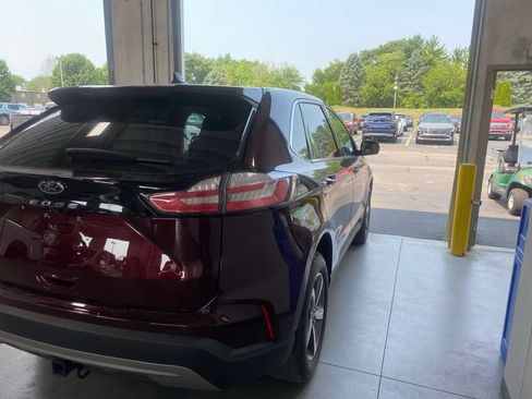 Used 2024 Ford Edge SEL w/ Convenience Package AWD/4WD image 4