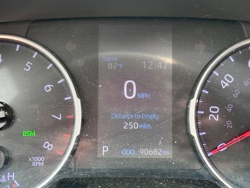Used 2019 Toyota RAV4 XLE w/ Convenience Package AWD/4WD image 14