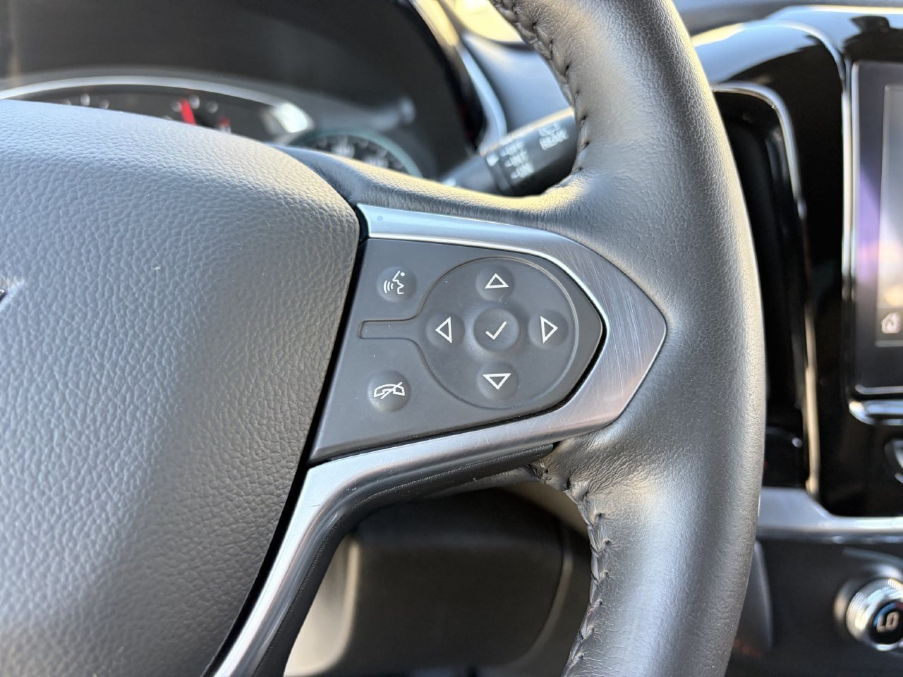 Used 2022 Chevrolet Traverse RS FWD image 22