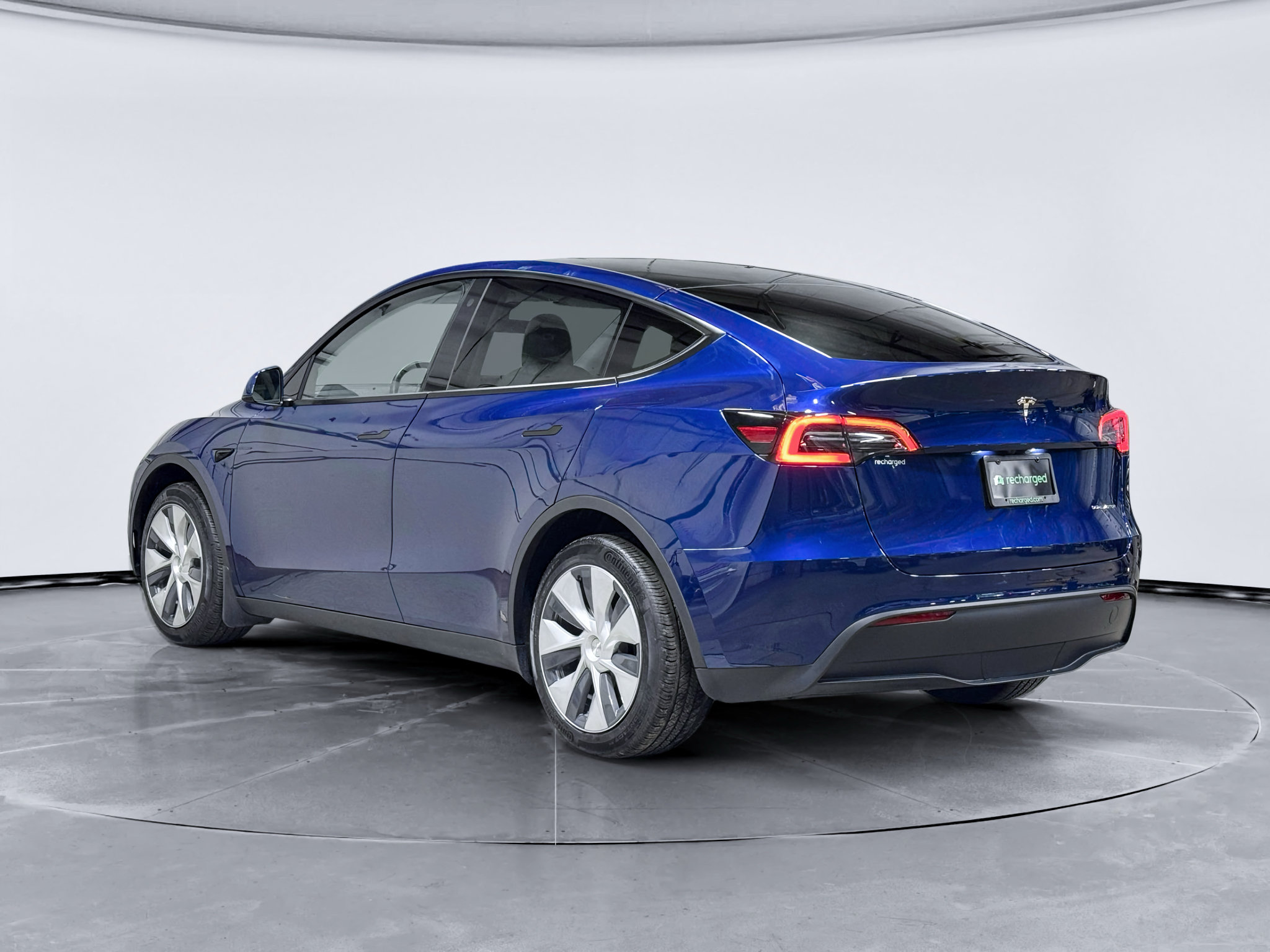 Used 2023 Tesla Model Y Long Range AWD/4WD image 2