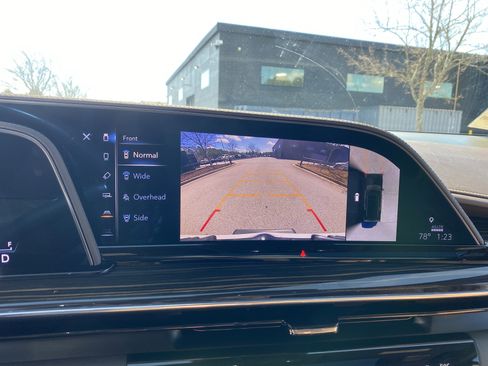 Used 2022 Cadillac Escalade ESV Sport w/ Touring Package image 25