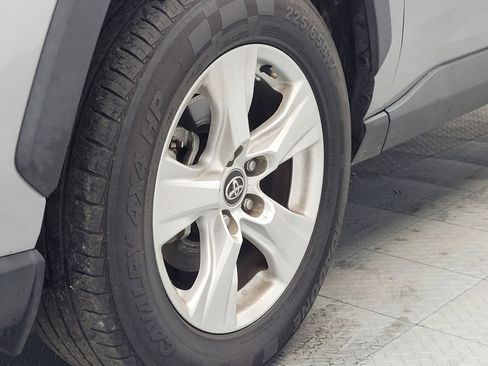 Used 2020 Toyota RAV4 XLE image 31