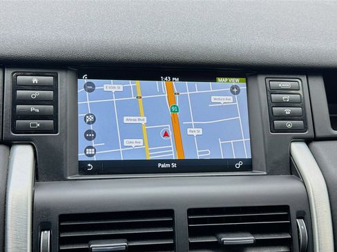 Used 2017 Land Rover Discovery Sport SE image 9