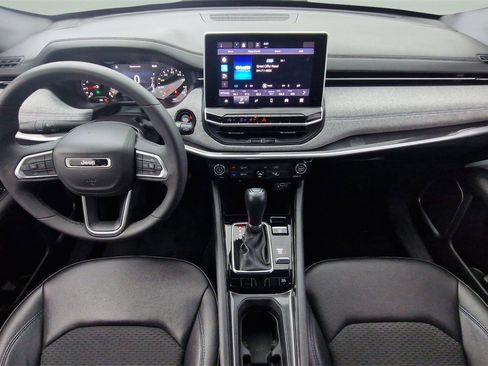 Used 2024 Jeep Compass Latitude image 9