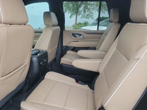 Used 2021 Chevrolet Tahoe Premier RWD image 9