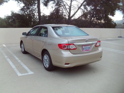 Used 2011 Toyota Corolla LE FWD image 29