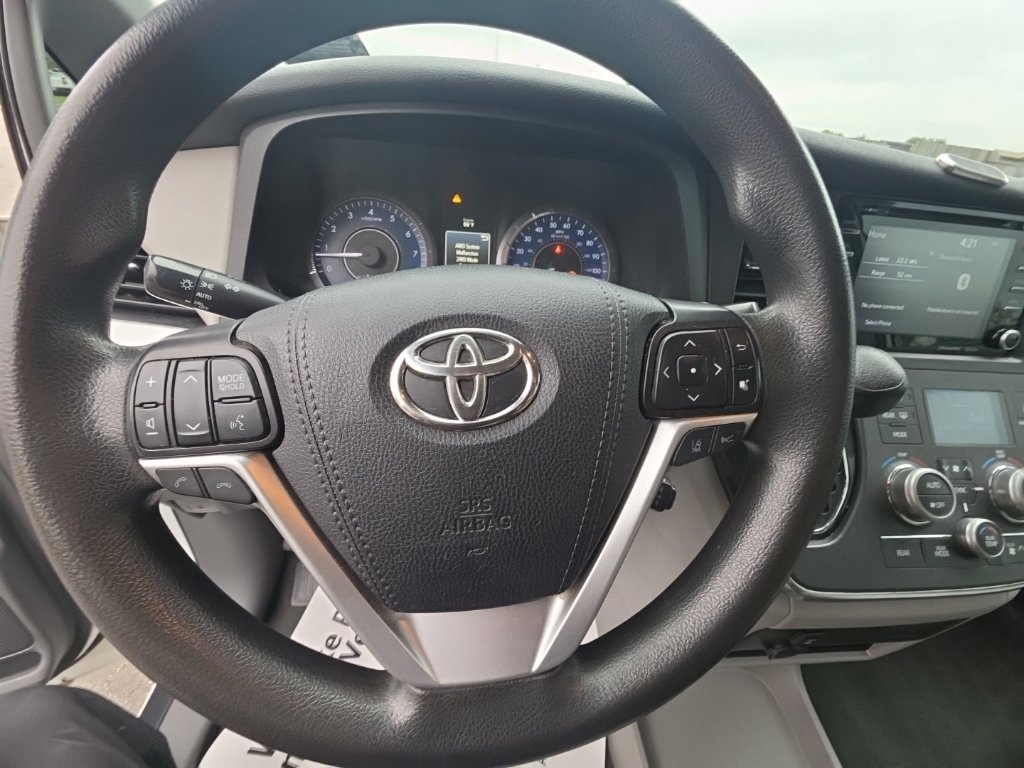 Used 2019 Toyota Sienna LE AWD/4WD image 14