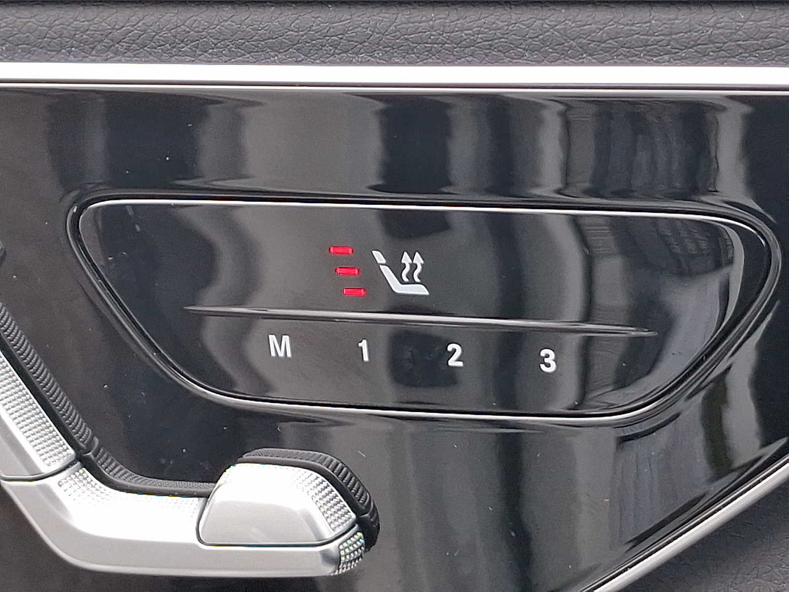 Used 2024 Mercedes-Benz GLC 300 4MATIC image 27