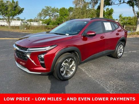 Used 2025 Chevrolet Trax LT image 3