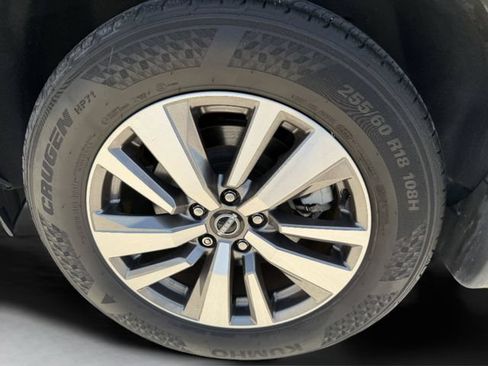 Used 2022 Nissan Pathfinder SL FWD image 37