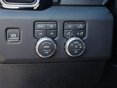 New 2026 GMC Sierra 2500 Denali Ultimate w/ LPO, Black Badging Package image 29