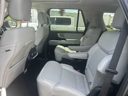 Certified 2025 Ford Expedition Platinum w/ Driver's Package AWD/4WD image 14