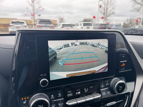 Used 2024 Toyota Highlander XLE image 24