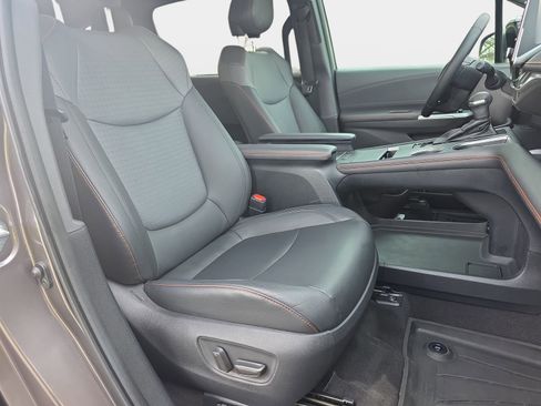 Used 2022 Toyota Sienna XSE image 10