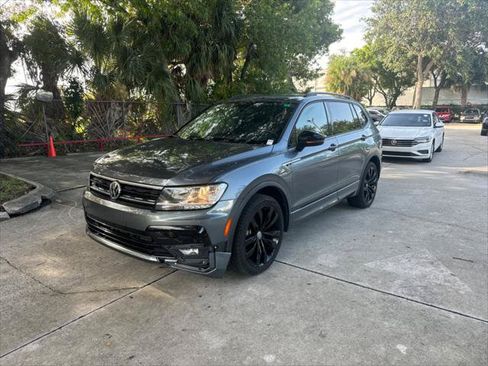 Used 2021 Volkswagen Tiguan SE R-Line FWD image 2