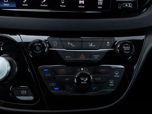 Used 2025 Chrysler Pacifica Select FWD image 31