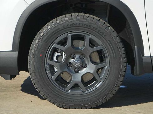 Used 2025 Honda Pilot TrailSport image 7