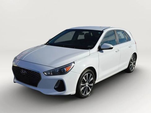 Used 2018 Hyundai Elantra GT FWD image 2