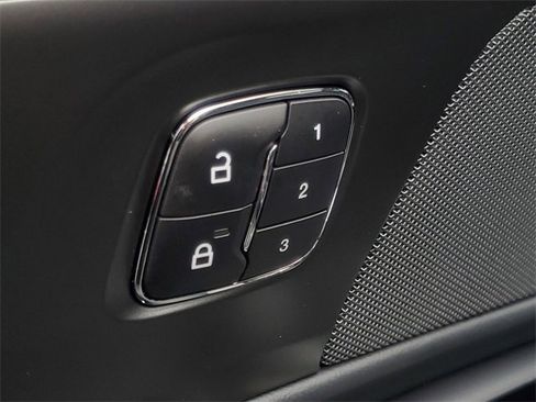 Certified 2024 Lincoln Nautilus Reserve w/ Jet Appearance Package (87T) image 15