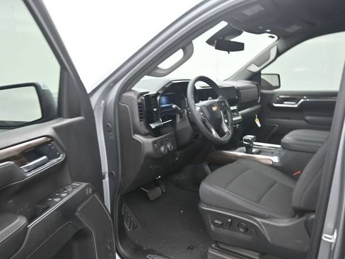 Used 2025 Chevrolet Silverado 1500 LT RWD image 10