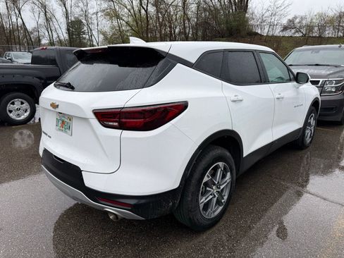 Used 2025 Chevrolet Blazer LT AWD/4WD image 2