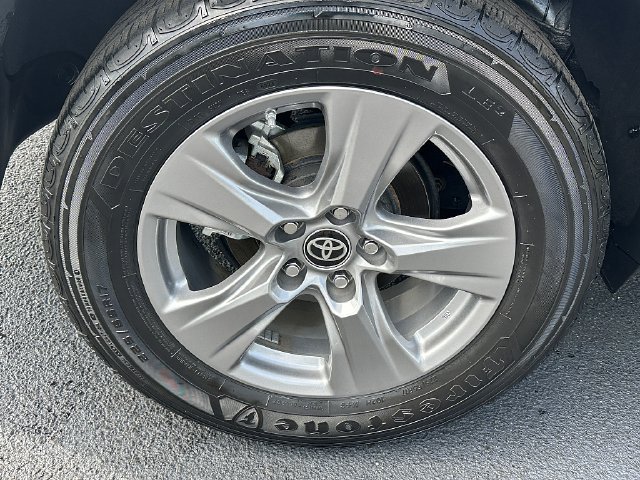 Certified 2024 Toyota RAV4 LE AWD/4WD image 9