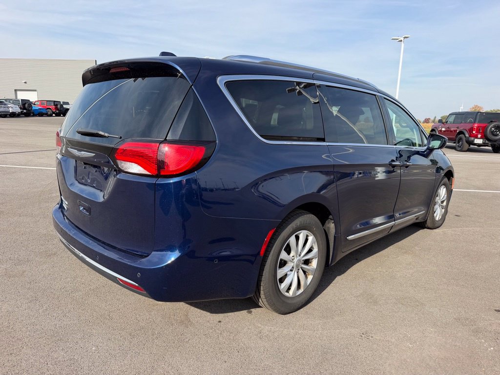 Used 2018 Chrysler Pacifica Touring-L Plus w/ Advanced Safetytec Group FWD image 6