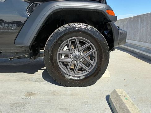 Used 2025 Jeep Wrangler Unlimited Sport AWD/4WD image 29