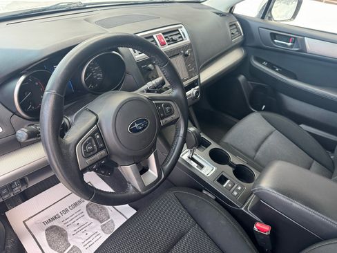 Used 2017 Subaru Outback 2.5i Premium image 3