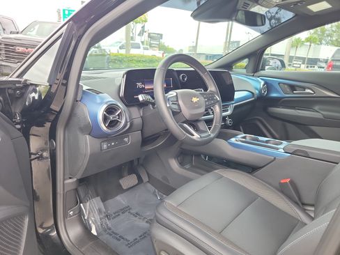 Used 2024 Chevrolet Equinox EV LT FWD image 9