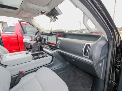 Used 2025 Ford Expedition Platinum w/ Driver's Package image 19