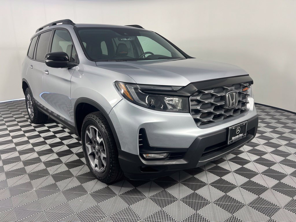 Used 2023 Honda Passport TrailSport image 2