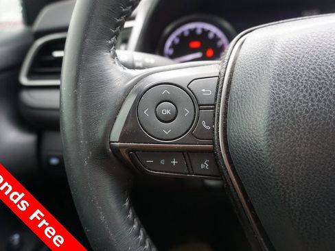 Used 2023 Toyota Camry SE image 4