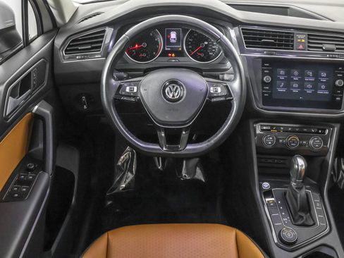 Used 2019 Volkswagen Tiguan SE w/ Panoramic Sunroof Package image 39