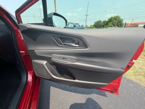 Used 2024 Toyota Prius XLE FWD image 17