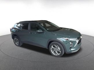 Used 2025 Chevrolet Trax LT w/ LT Convenience Package FWD video 2