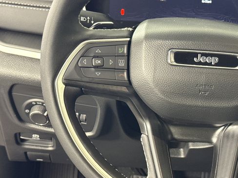 New 2025 Jeep Grand Cherokee Altitude w/ Trailer Tow Package image 17