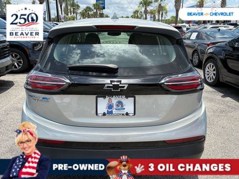 Used 2022 Chevrolet Bolt LT w/ Infotainment Package FWD image 6