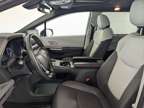 Used 2021 Toyota Sienna XSE AWD/4WD image 11