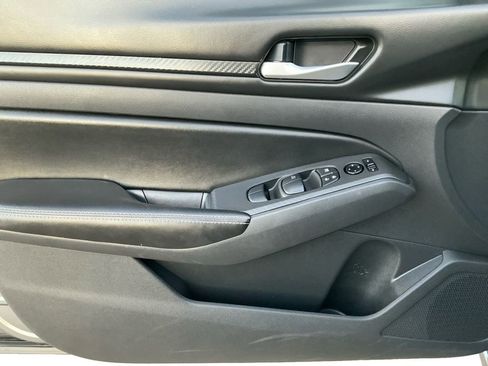 Used 2024 Nissan Altima 2.5 SV image 23