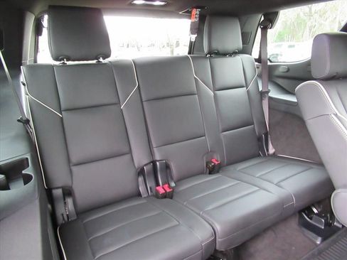 Certified 2025 Cadillac Escalade Premium Luxury w/ LPO, Radiant Package AWD/4WD image 36
