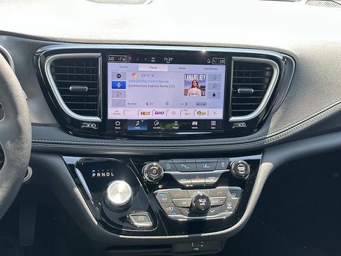 New 2026 Chrysler Pacifica Select w/ S Appearance Package FWD image 21