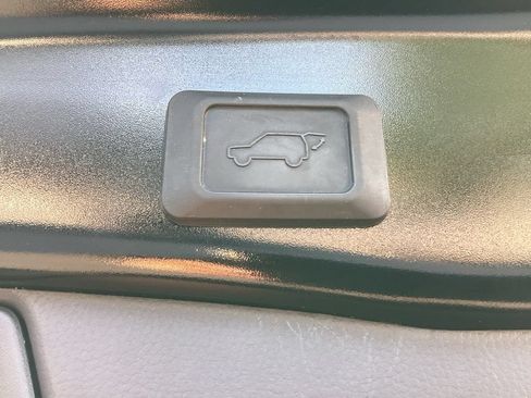 Used 2022 Toyota RAV4 XLE w/ Convenience Package AWD/4WD image 14