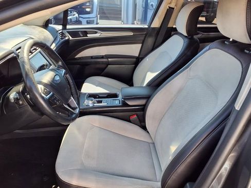 Used 2019 Ford Fusion SE w/ Equipment Group 151A image 16