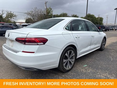 Used 2021 Volkswagen Passat 2.0T SE FWD image 2
