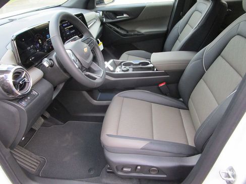 New 2026 Chevrolet Equinox LT w/ Convenience Package II image 18