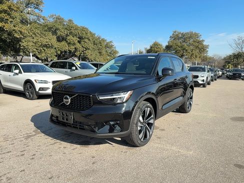 New 2026 Volvo XC40 B5 Plus w/ Protection Package Premier image 2