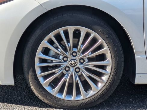 Used 2021 Toyota Avalon Limited image 11